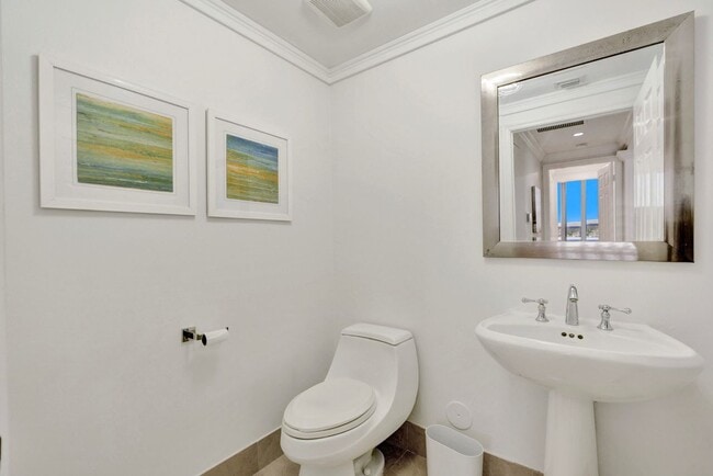 Building Photo - 3100 N Ocean Blvd