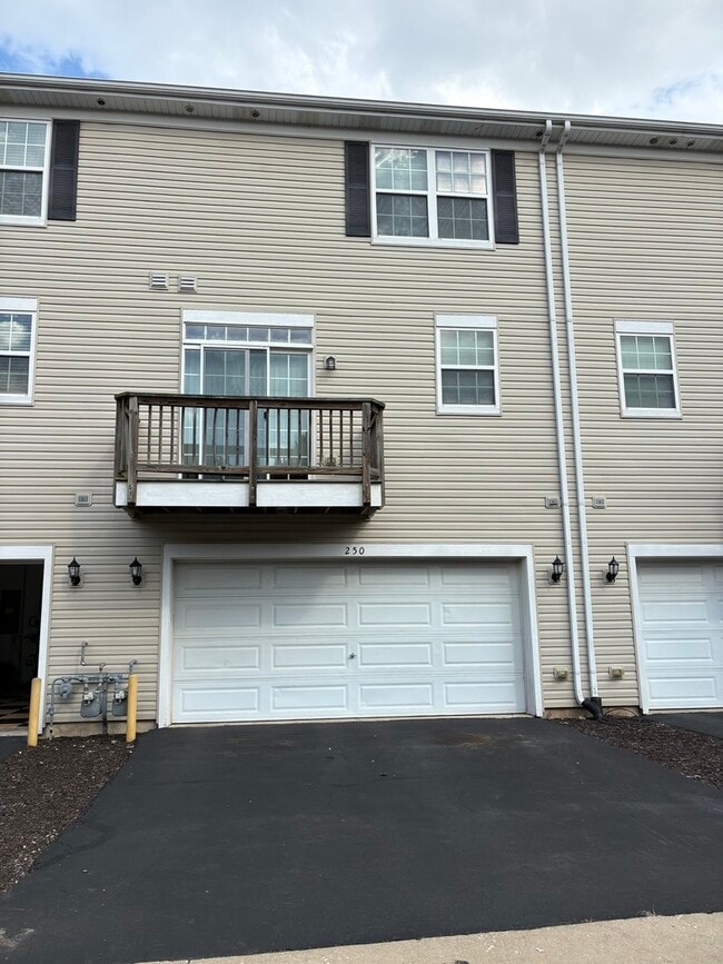 Building Photo - 250 S Alder Creek Dr