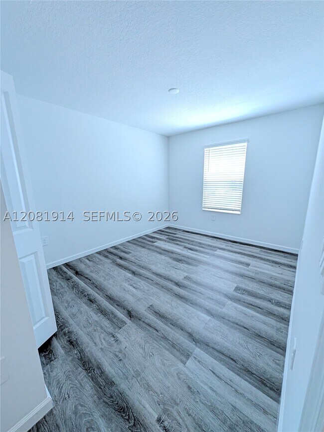 Building Photo - 890 Timberland Dr