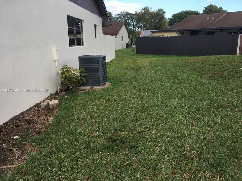 Building Photo - 5221 SW 139th Avenue Rd