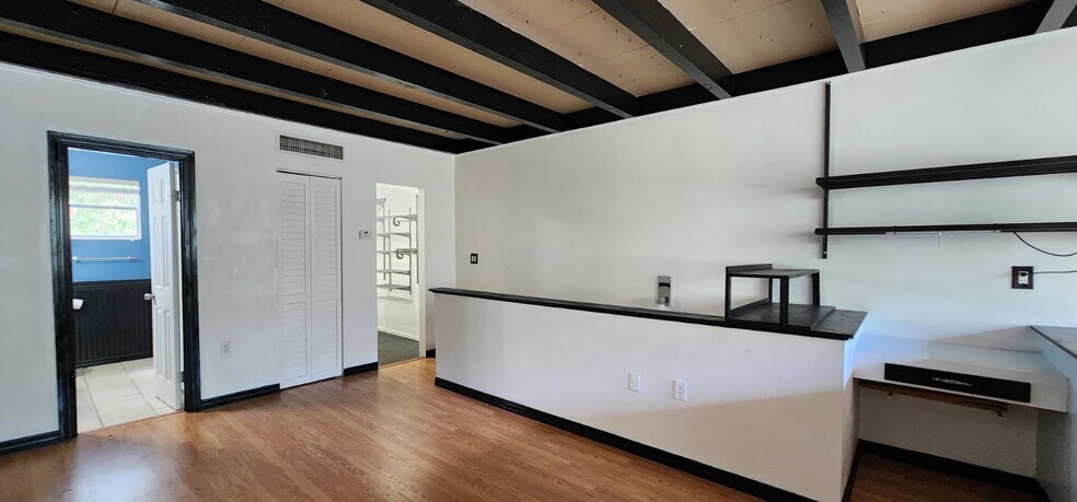 Building Photo - 709 SW 75th St