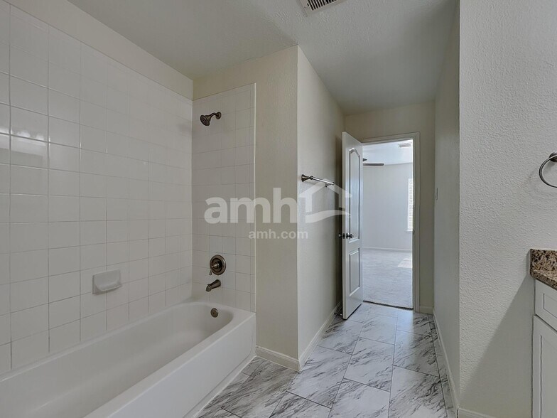 Building Photo - 18735 Westgate Park Dr