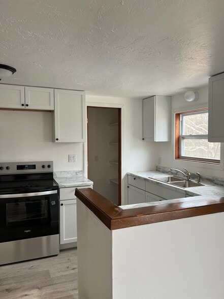 Building Photo - 6099 WI-42