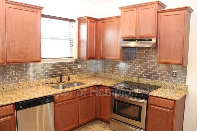 Building Photo - 3901 Grand Isle Dr