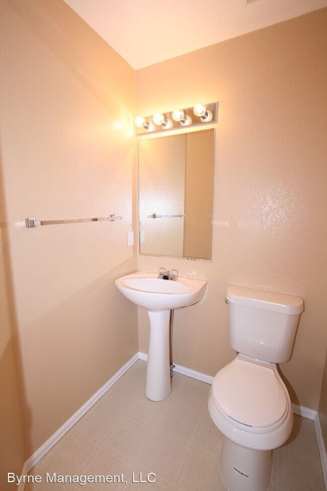 Building Photo - 3 br, 1.5 bath House - 6180 Rockville Dr