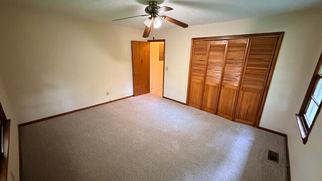 Building Photo - Antioch House - 2 bedrooms , 1.5 bathroom