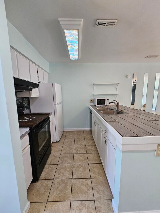 Building Photo - 4489 Little River Inn Ln