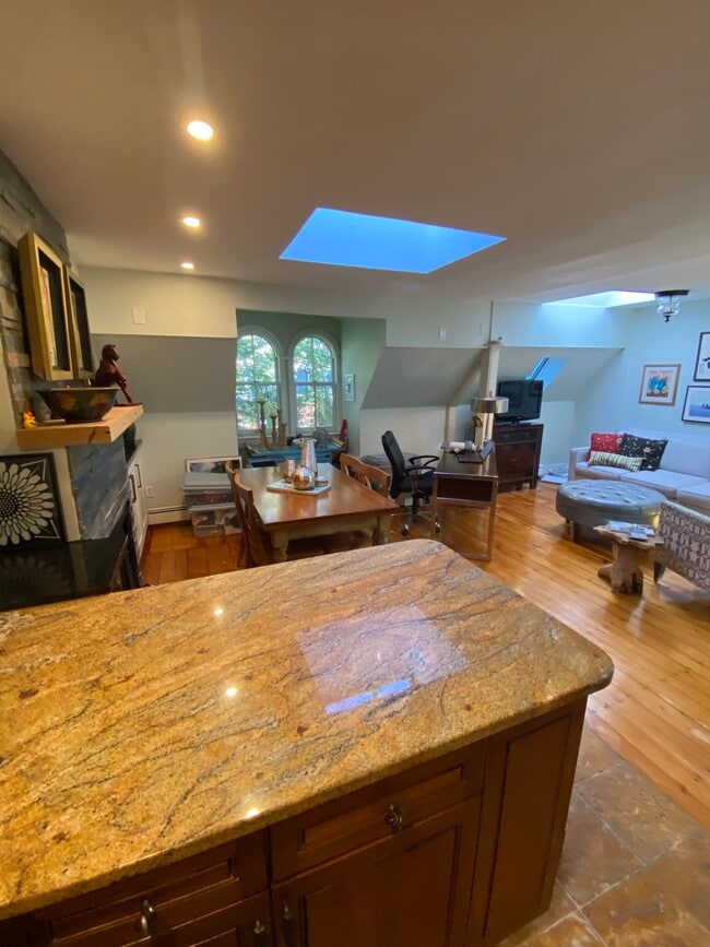 Building Photo - 52 E Springfield St