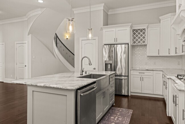 Building Photo - 8550 Ridgepoint Dr