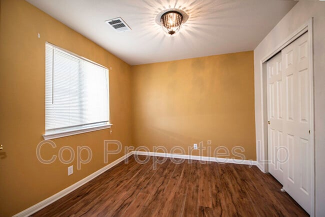 Building Photo - 8422 Whitebrush