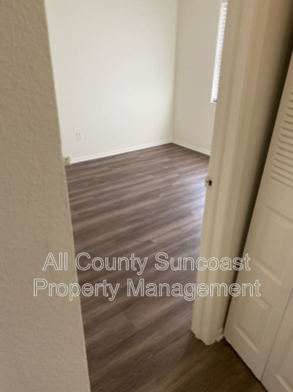 Building Photo - 536 E Curlew Pl