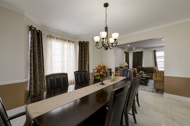 Building Photo - Luxurious Single Family Home in Emerald Farm