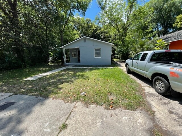Building Photo - 1570 W 31st St