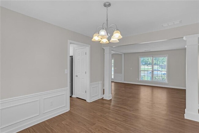 Building Photo - 3527 Chastain Glen Ln NE