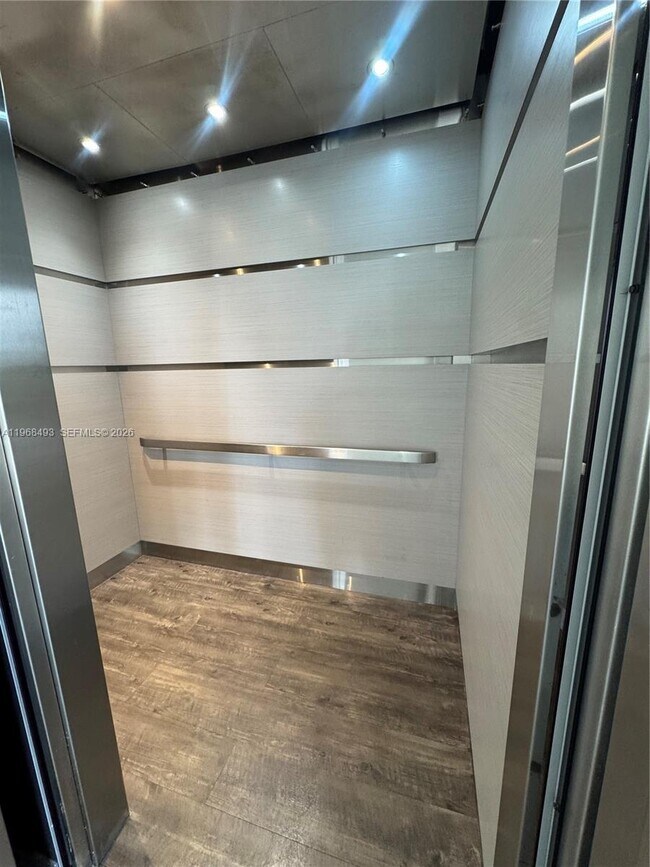 Building Photo - 8515 Sunrise Lakes Blvd