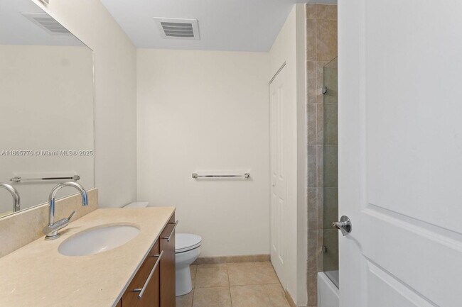 Building Photo - 2641 N Flamingo Rd