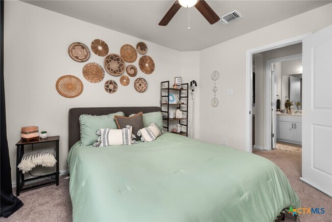 Building Photo - 2043 Cowan Dr