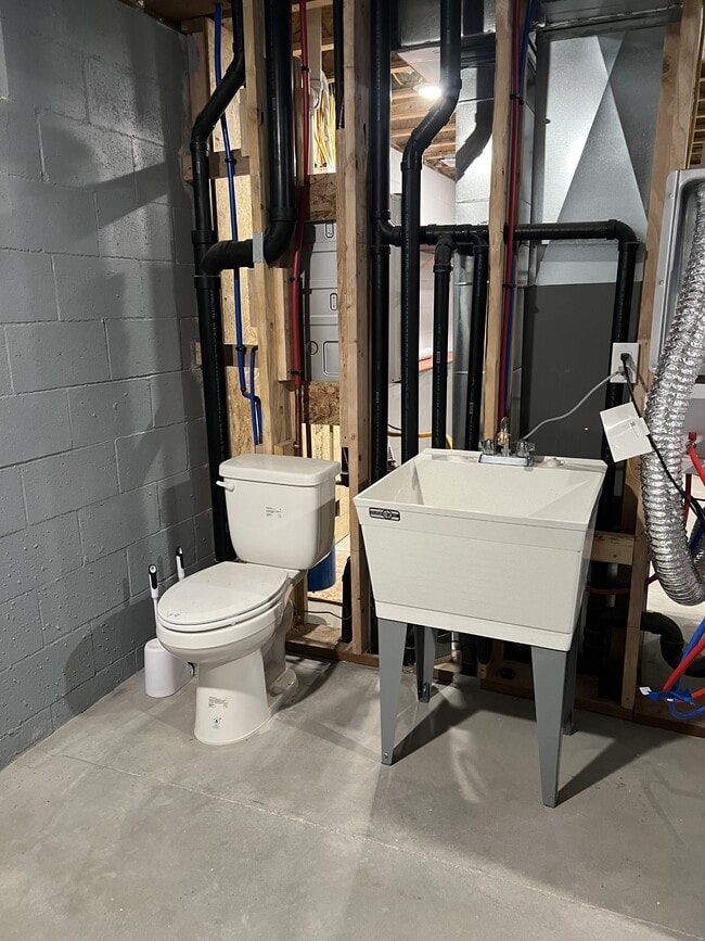 Building Photo - 3307 Iowa St