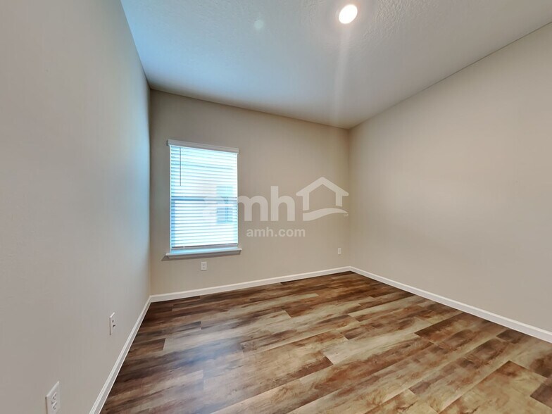 Building Photo - 151 Hemlock Point