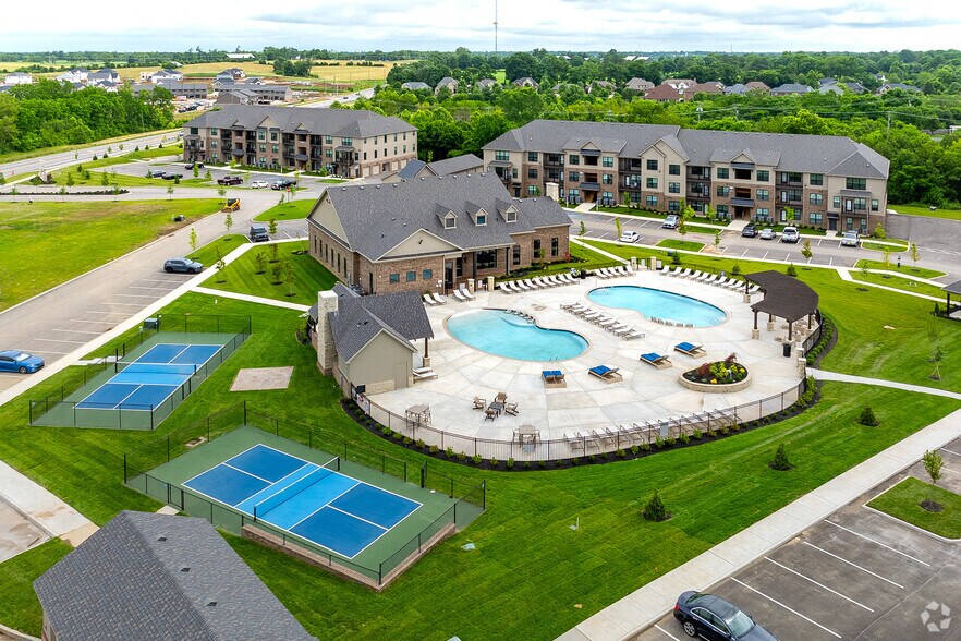 Salt Water Pools & Pickleball Courts - The Avery