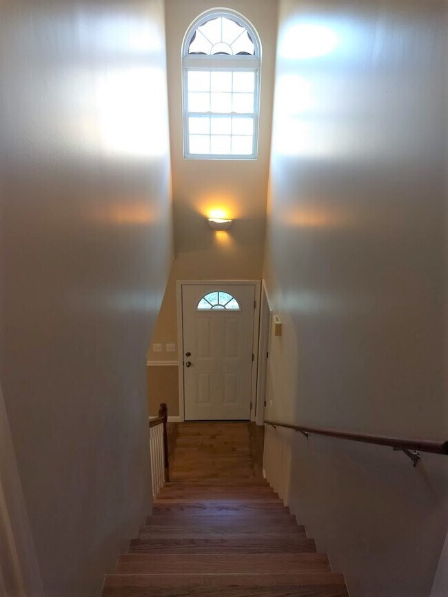 Building Photo - 98 Russell Ln