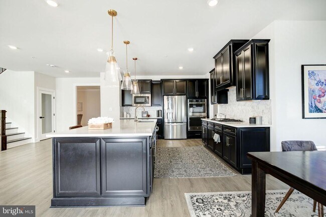 Building Photo - 6547 Clubhouse Dr