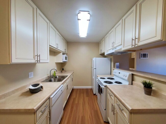 Floorplan - Parklane Apartments
