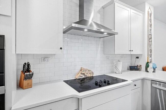 Building Photo - NEW TOWNHOME