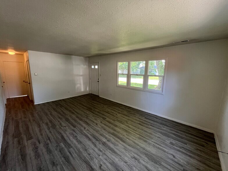 Building Photo - 2705 Horton Dr