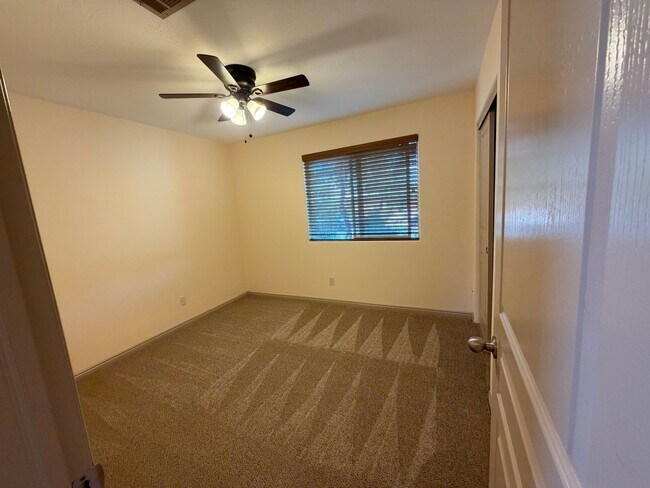 Building Photo - Home in Ivins