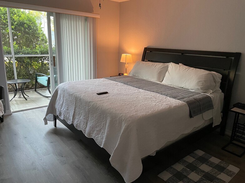 Master bedroom - 850 S Tamiami Trl