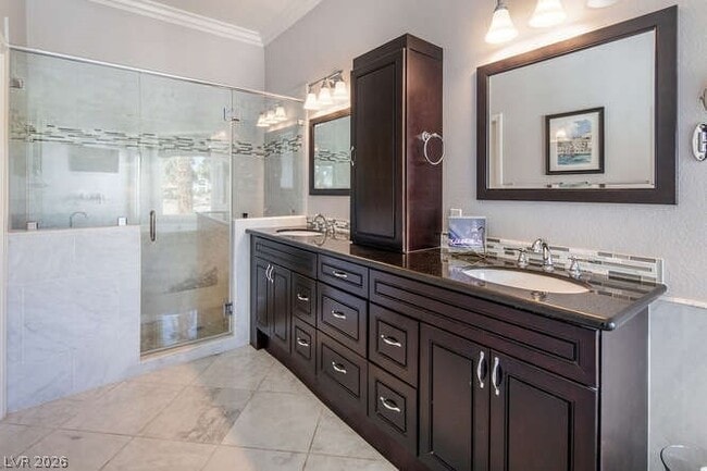 Building Photo - 8856 Rainbow Ridge Dr