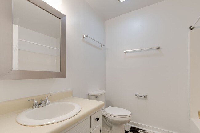 Building Photo - Beautiful Brick Ranch Available For Rent - Pets are welcome!!!