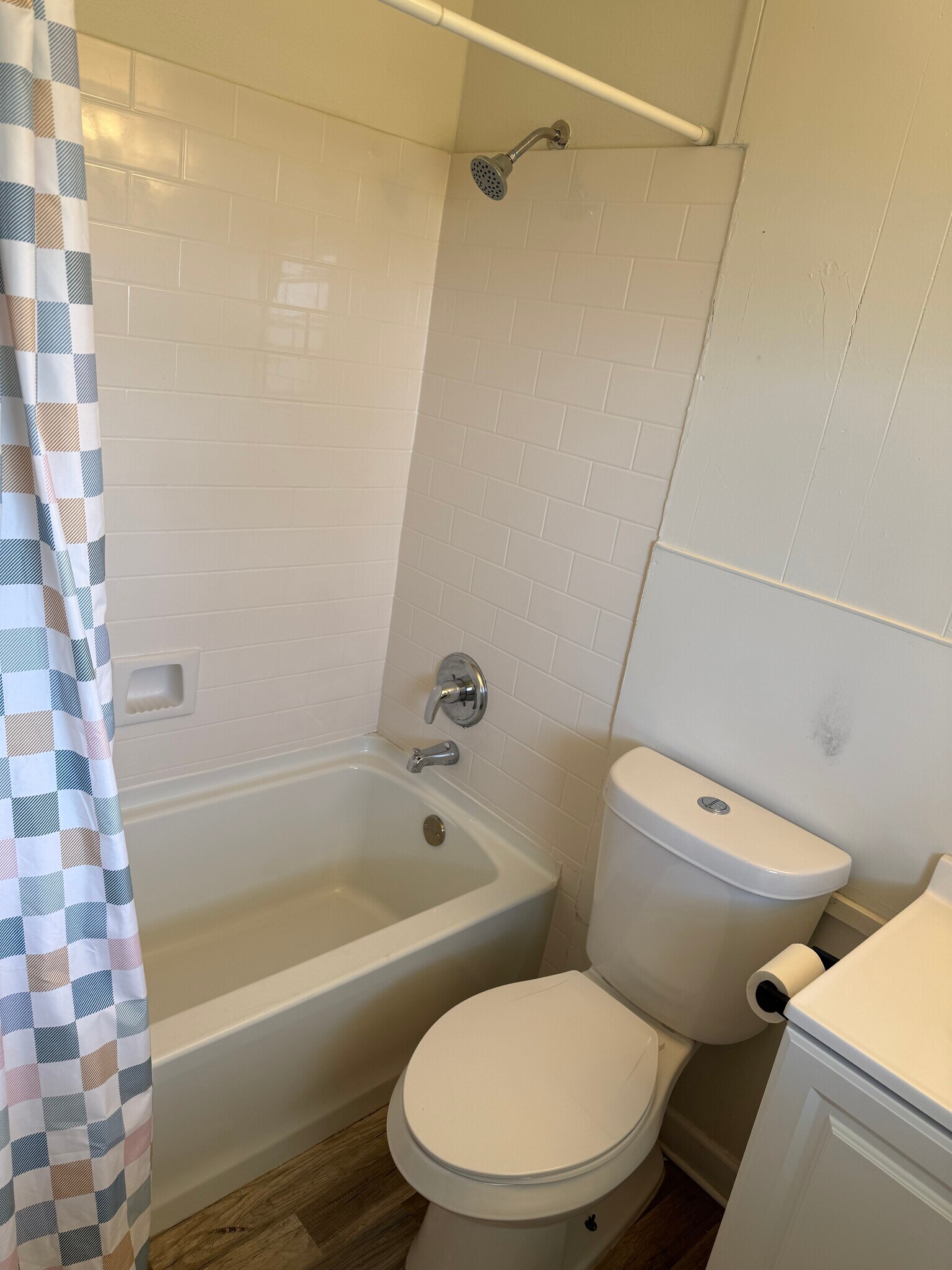 Tub - 406 Hialeah Ave