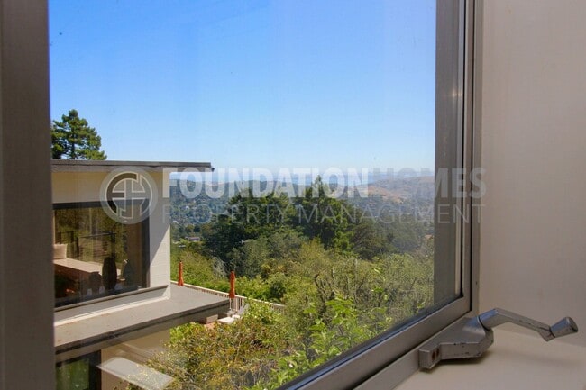 Building Photo - Charming 1BD/1BA in Mill Valley - Bay View...