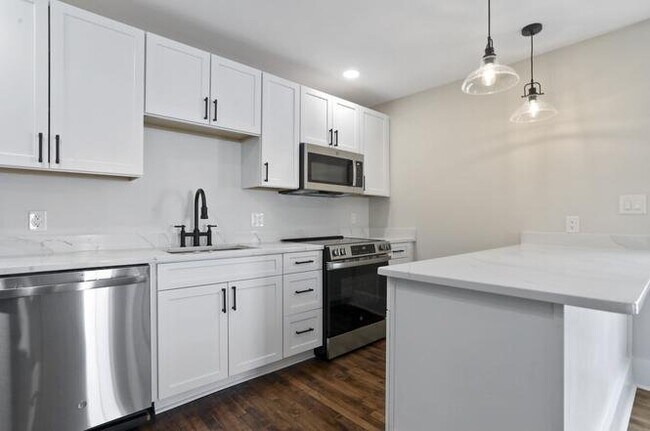 Building Photo - 302 N Mildred St