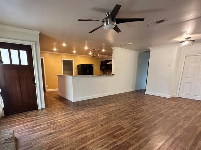 Building Photo - 6004 Palm Cir