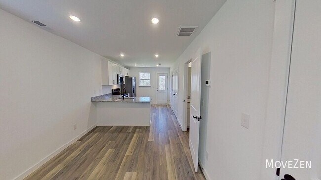 Building Photo - 277 Vanderbilt Rd