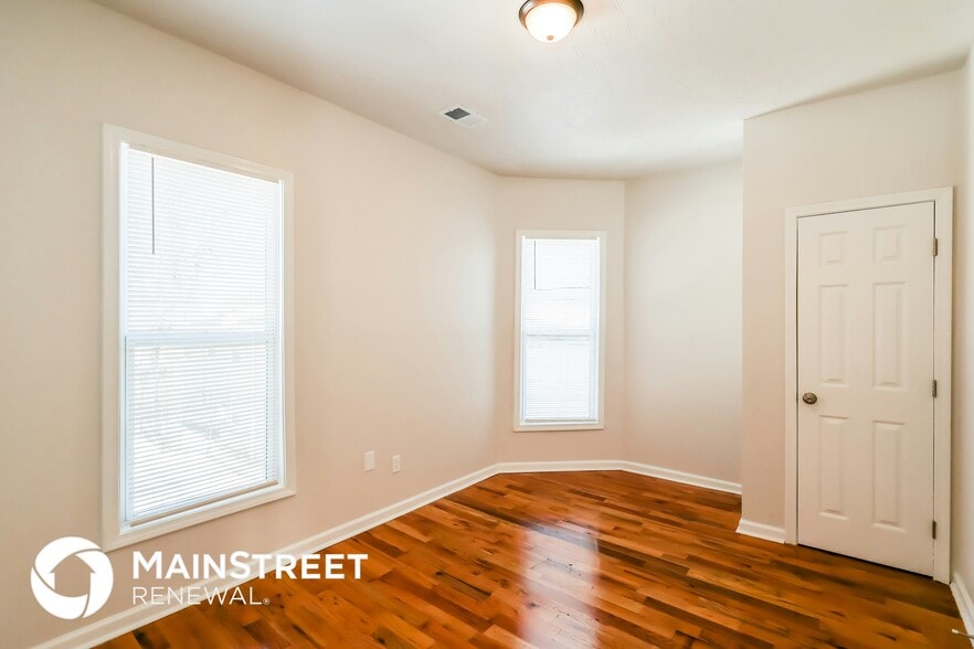 Building Photo - 3819 River Park Dr