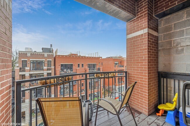 Building Photo - 2516 N Halsted St