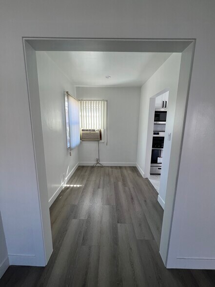 Building Photo - 428 N Glenwood Plz