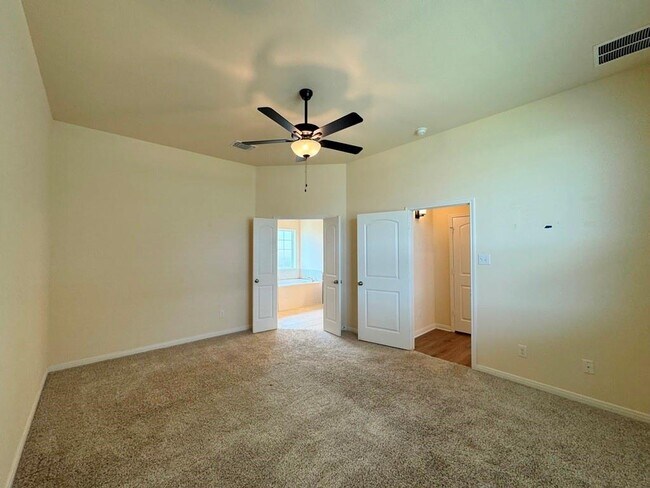 Building Photo - 5115 Leaning Tree