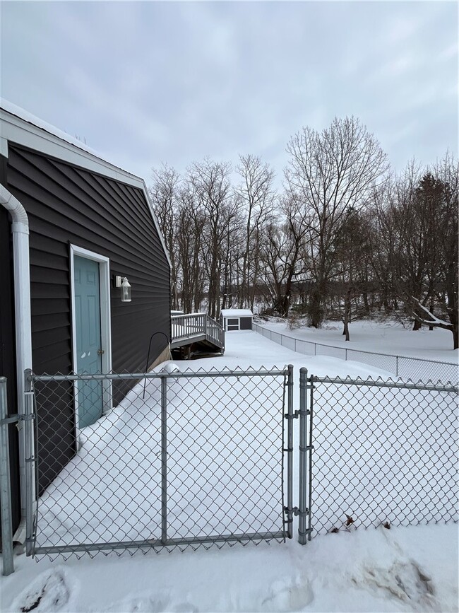 Building Photo - 7026 Lake Ave