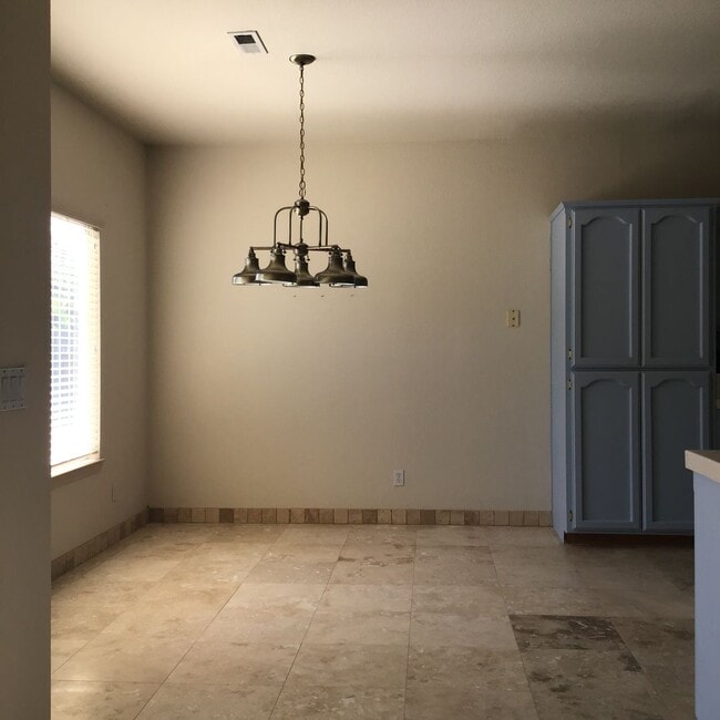 Building Photo - 4 Bedroom 2 Bath Home in Yuba City