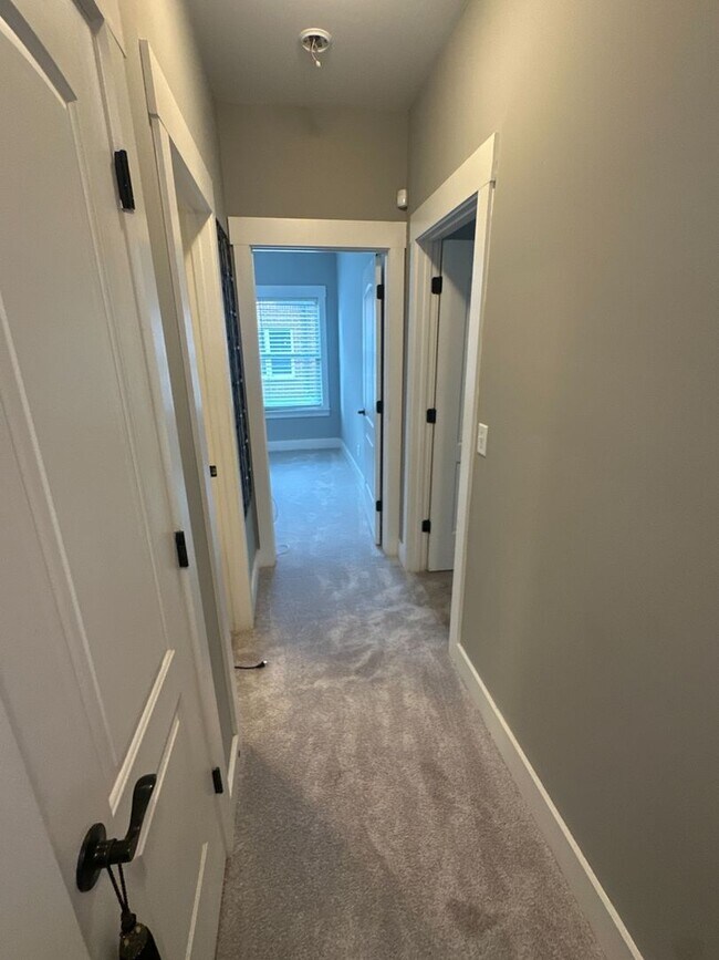 Building Photo - 1013 Edgewater Ln