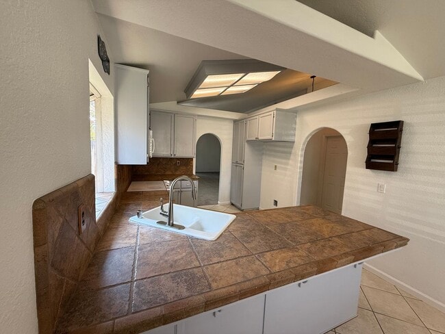 Building Photo - 4-bedroom Single Story home in Ripon!