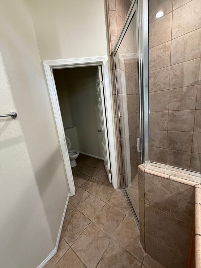 Building Photo - AVAILABLE NOW  4bd/2ba, 1895 Sq. Ft. Single Family Home with Solar