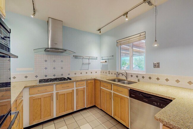 Building Photo - 1314SF Ridgecrest Brick 2 Bedroom  1 Bath ...