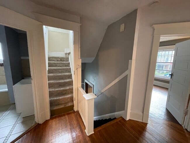 Building Photo - Wealthy St / Cherry St Duplex for Rent