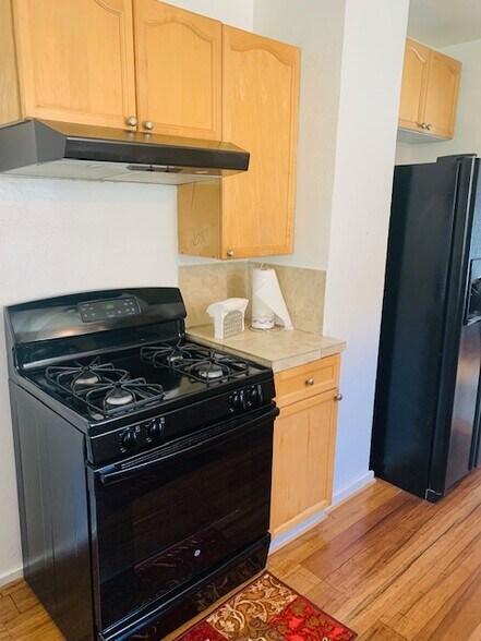 Kitchen - 5914 S Carver St